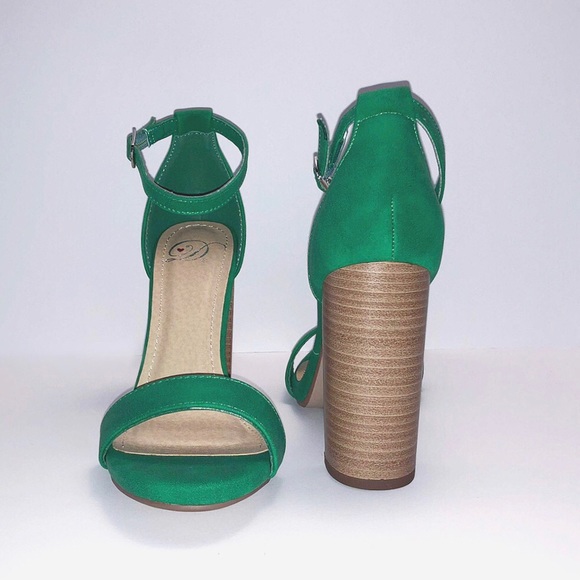 Closet clear out LAST ONE Emerald Green heel - Picture 2 of 6